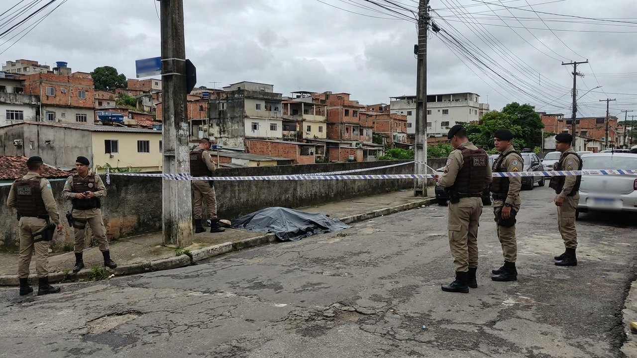 Homem é encontrado morto com vários golpes de arma branca no Jacintinho