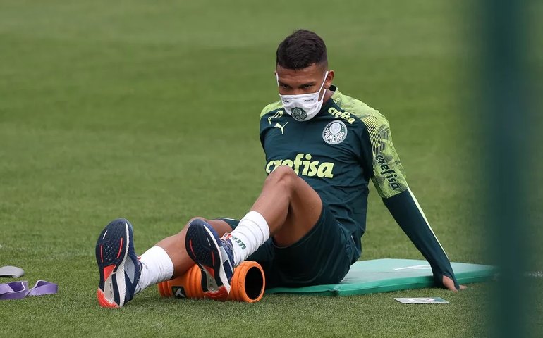 Veron sofre corte no pé e vira desfalque do Palmeiras na Libertadores