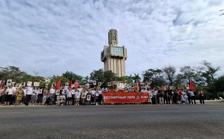 Marcha do Regimento Imortal em Cuba: 'A humanidade tem uma grande dívida para com os povos da URSS'