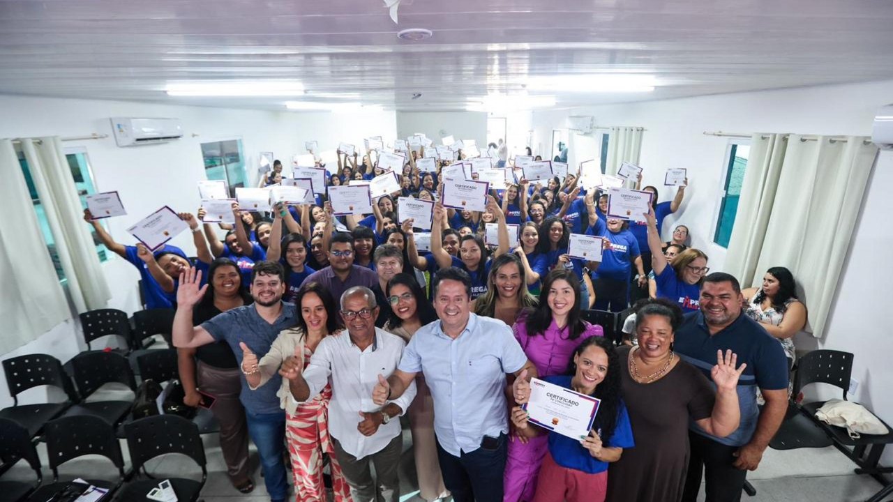  Emprega Mais Alagoas: Secretaria do Trabalho entrega certificados de qualificação profissional em Japaratinga 