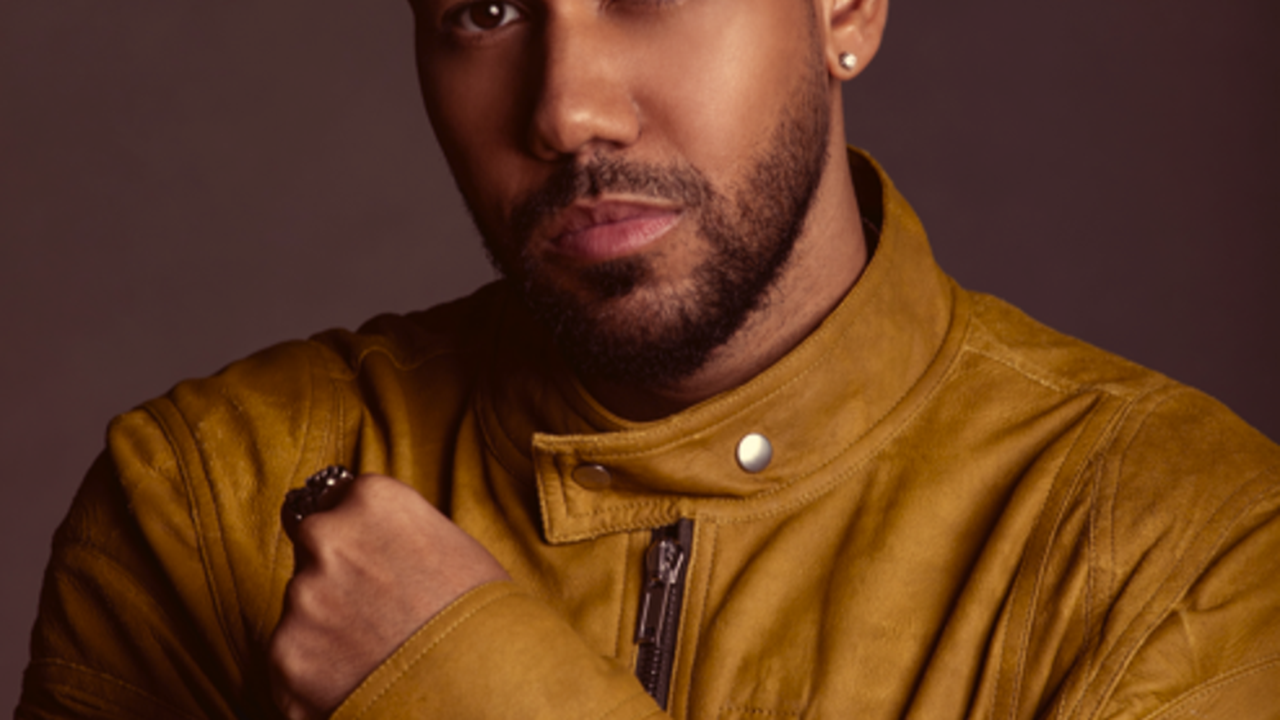 Rei da Bachata, Romeo Santos sobe “Sus Huellas”