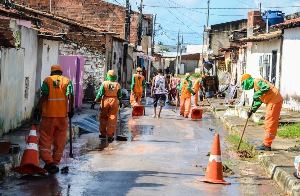 MUTIRÃO DA DENGUE / Foto: Felipe Goettenauer