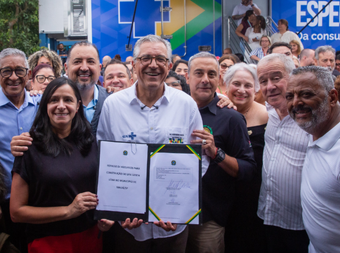 Carretas de saúde do Agora Tem Especialistas já levaram atendimento especializado para 100 municípios de todo o Brasil