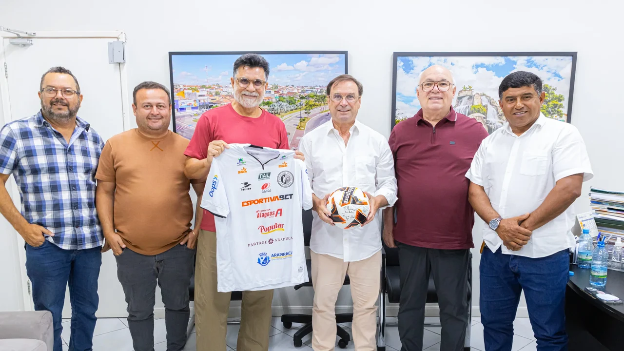 Prefeito Luciano recebe visita do tetracampeão mundial Ricardo Rocha