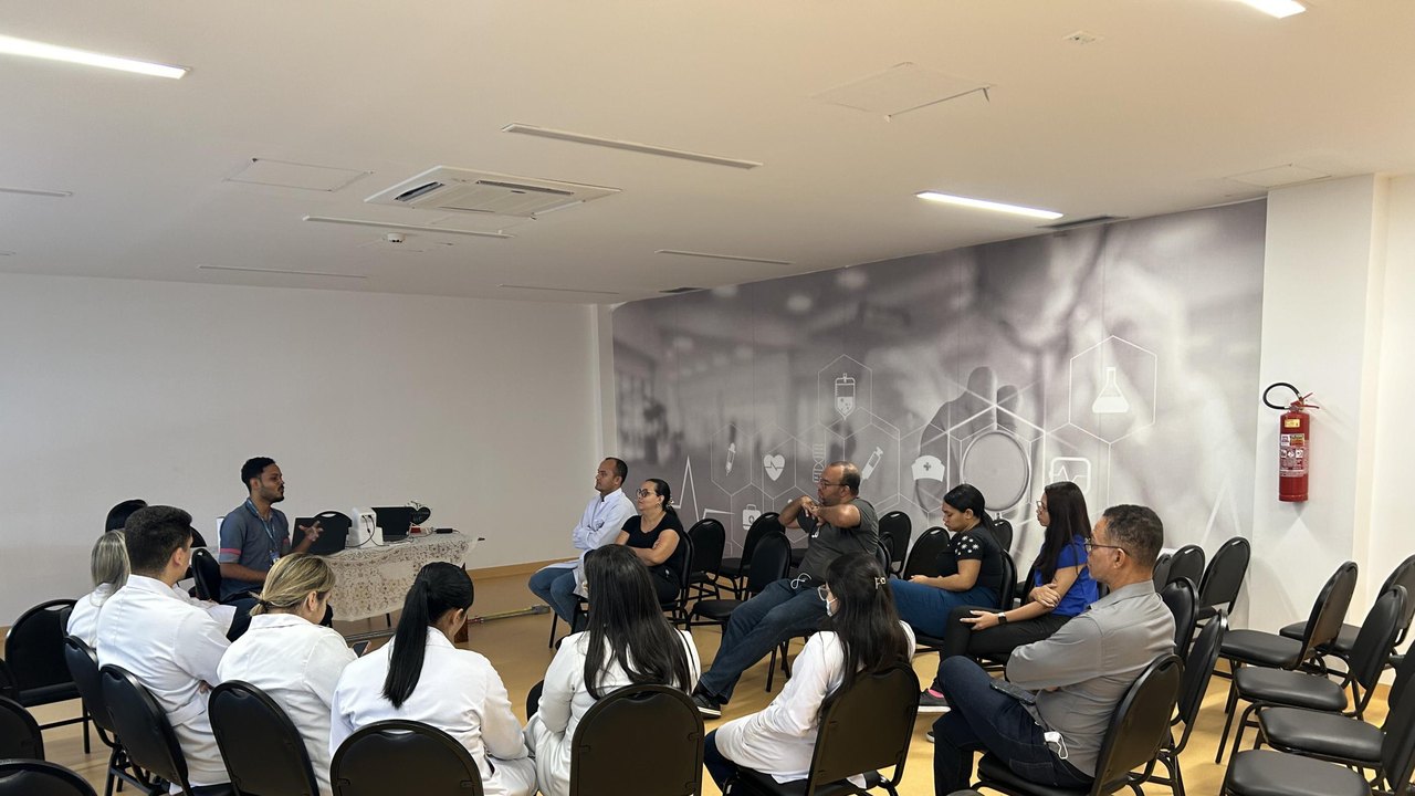 Palestra no Hospital do Coração Alagoano destaca acolhimento à comunidade LGBTQIAPN+