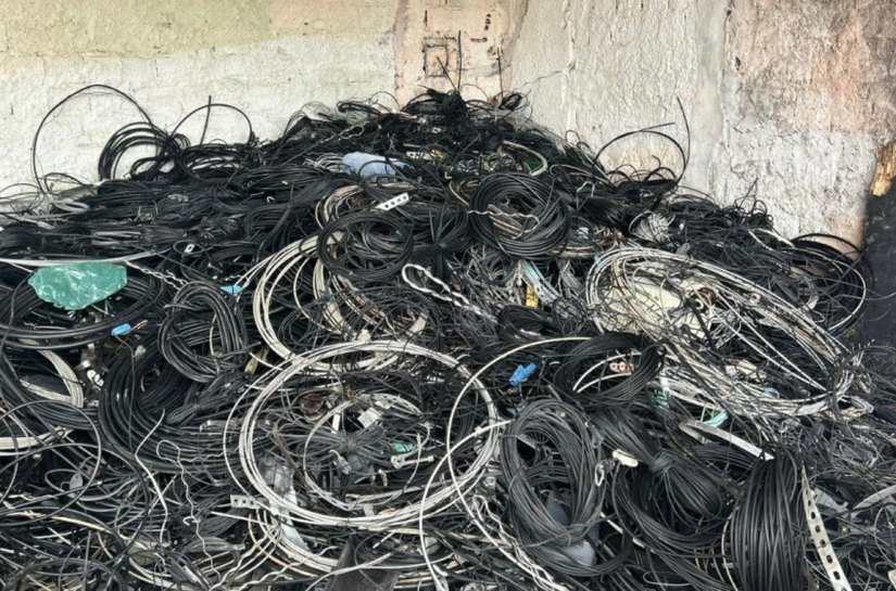 Rede Limpa: mais de 80 toneladas de cabos são retirados de postes em Maceió