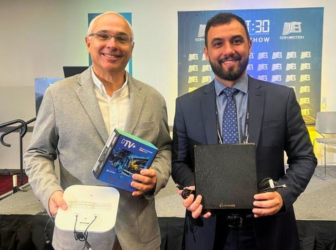Ministério das Comunicações recebe os primeiros protótipos da antena e do conversor da TV 3.0