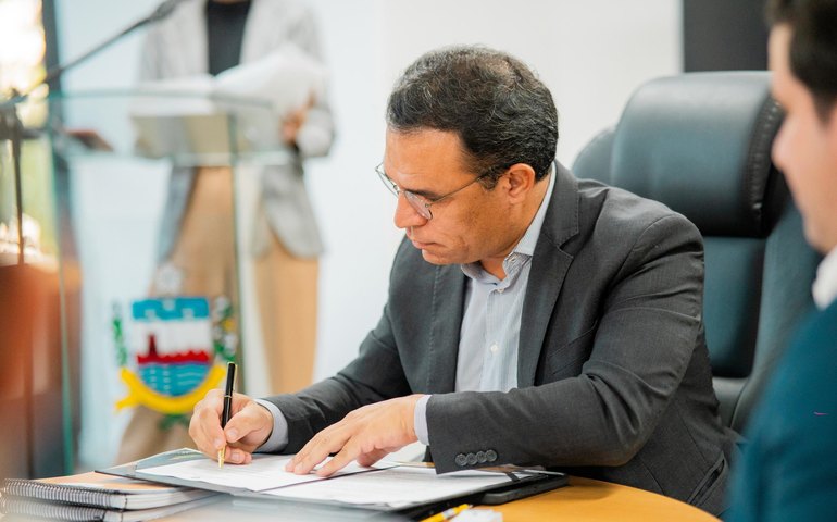 Governo de Alagoas assina termo de transferência de obras para Águas do Sertão