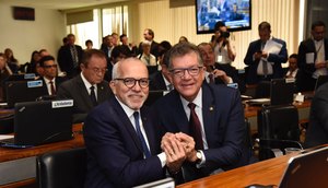 Prefeito Edvaldo Nogueira comemora aprovação de empréstimo com Laércio Oliveira / Foto: Divulgação