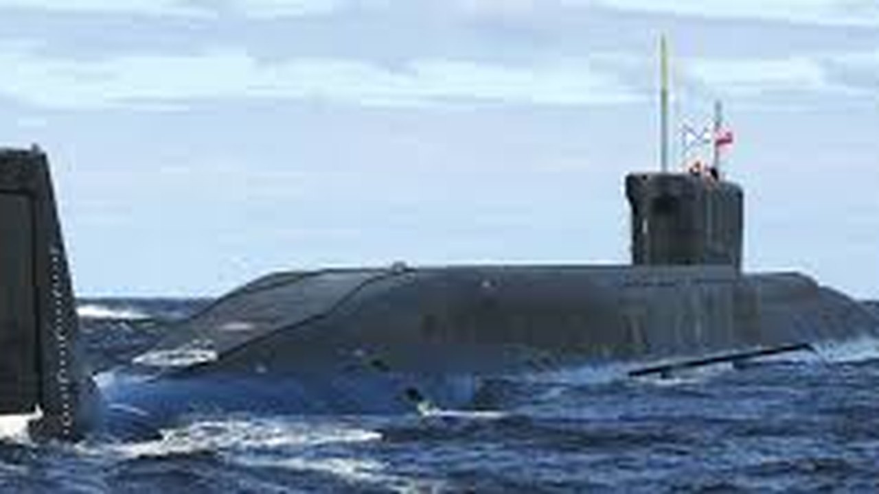 -40 ºC: como é a vida dentro de um submarino nuclear navegando sob 18 metros de gelo do Ártico; veja imagens