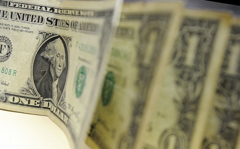 Dólar cai para R$ 5,24, e bolsa sobe 3,24% após fala de Trump