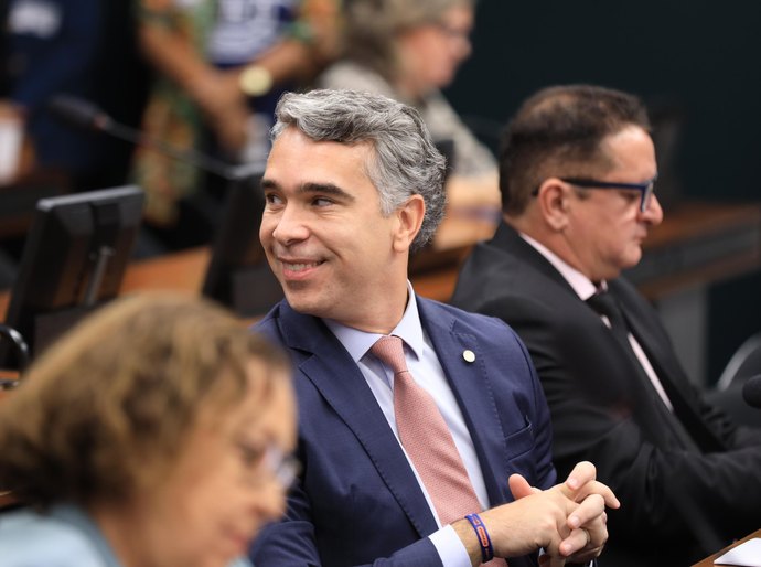 Comissão de Educação aprova texto do deputado Rafael Brito que torna repasse no valor da merenda escolar política de estado