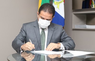 Primeira semana de trabalho é marcada pela promulgação de leis