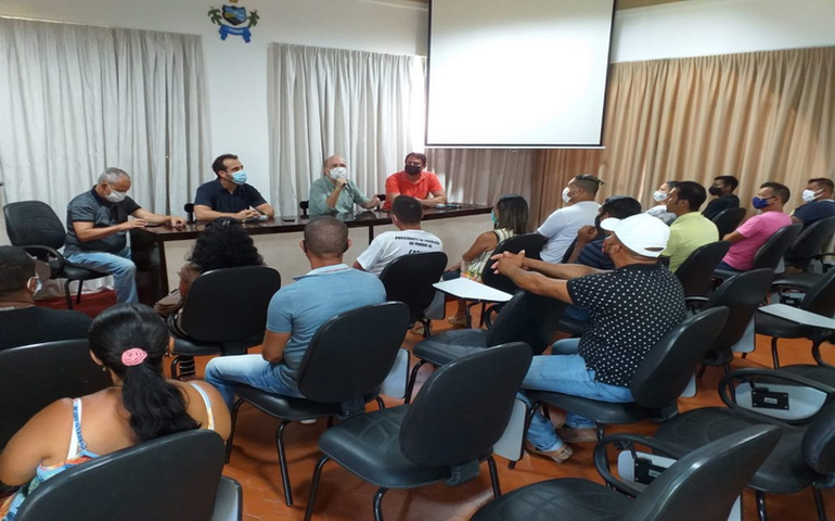 Ronaldo Lopes divulga investimentos durante reunião com representantes de associações de bairros