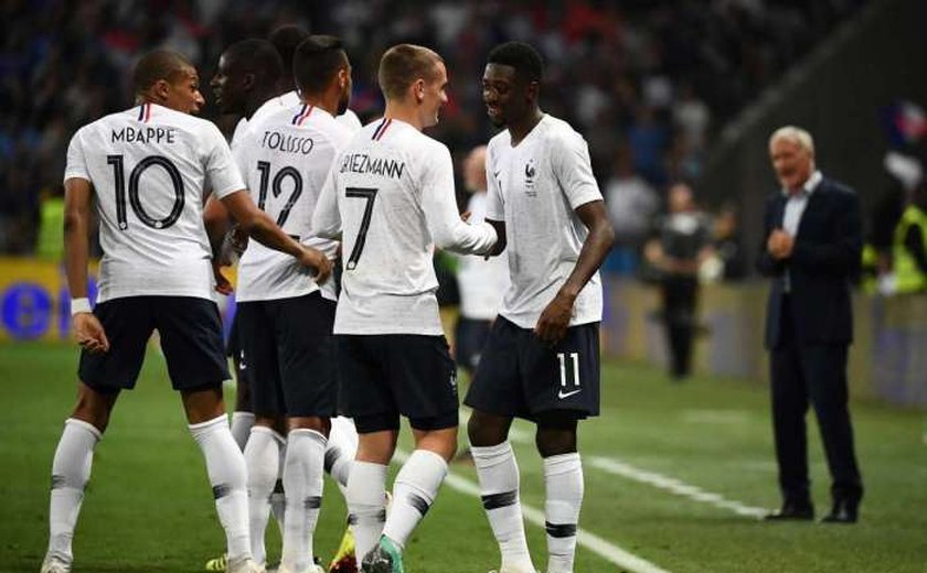 Com golaço de Dembélé, França bate fácil a Itália e ganha moral para a Copa