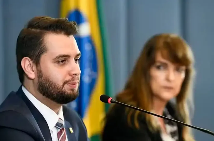 Moraes manda Filipe Martins voltar para presídio no Paraná