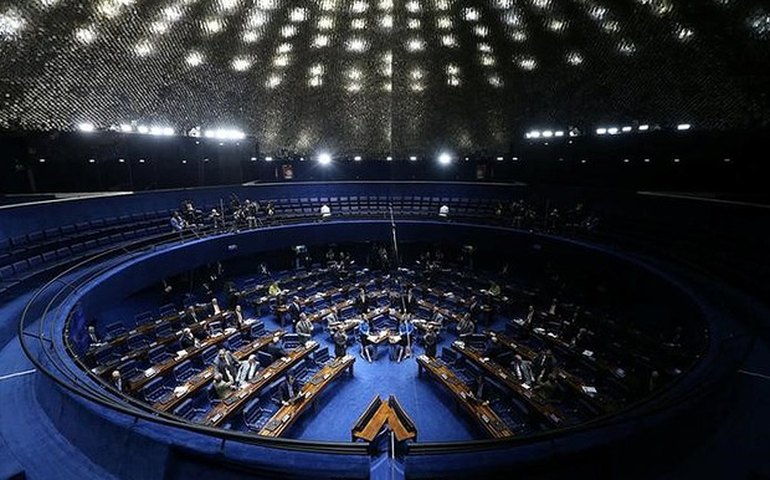 Câmara adia análise sobre fundo de financiamento de campanhas