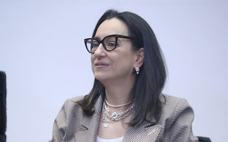 Projeto permite contratação, sem licitação, de pessoa sem deficiência para apoiar pessoa com deficiência