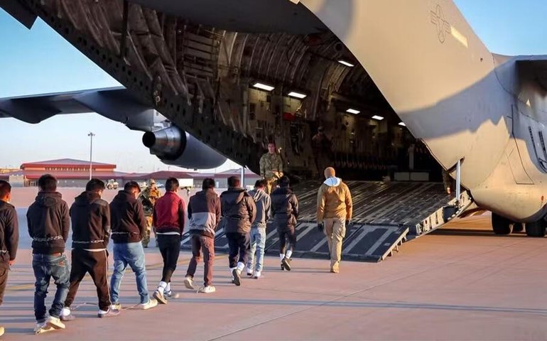 Maioria dos brasileiros deportados que retornaram ao Brasil tem entre 18 e 29 anos