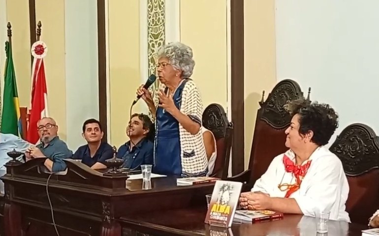 Entre fé, luta e história: lançamento da biografia de Alba Corrêa emociona público em Jaraguá; Veja video