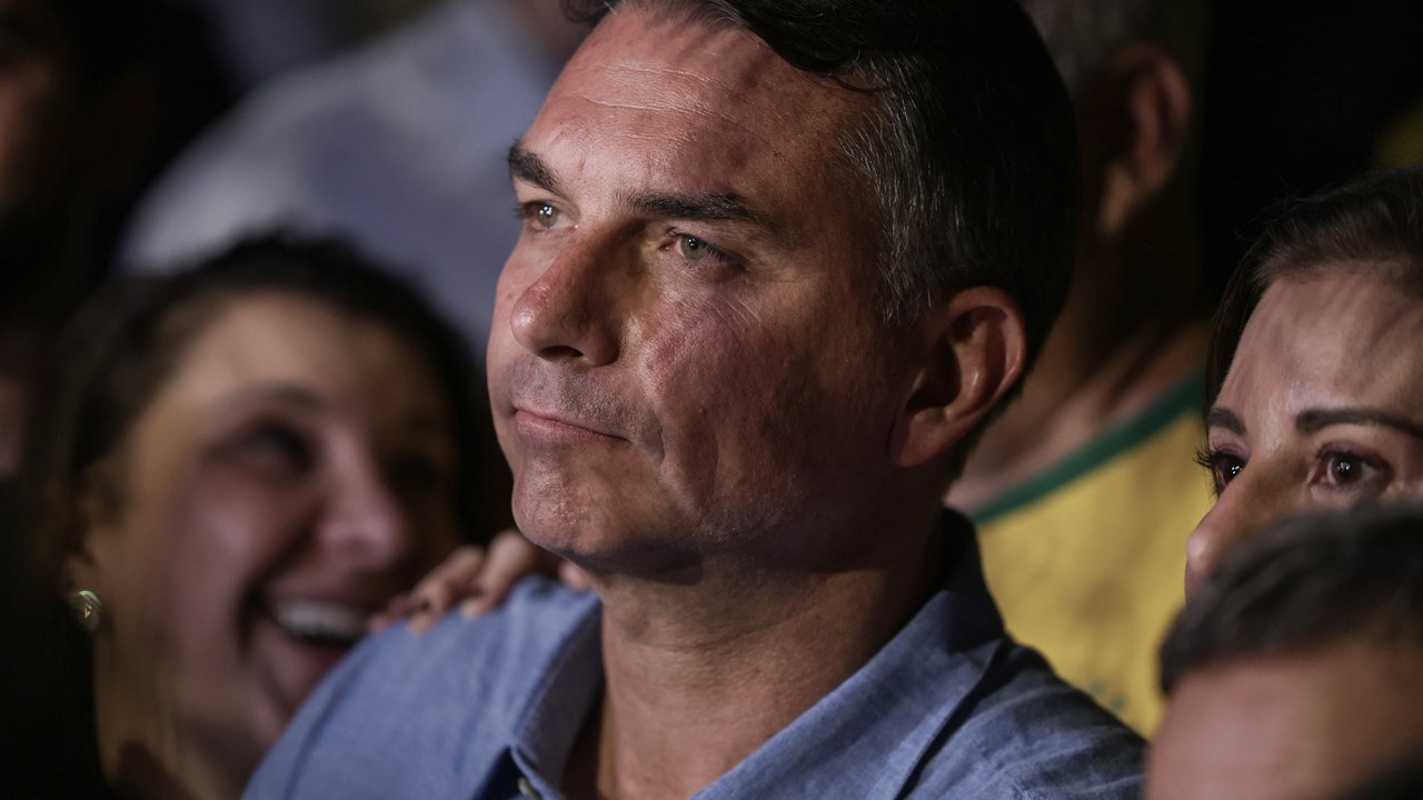 Flávio não explica propostas e faz acusações em sabatina