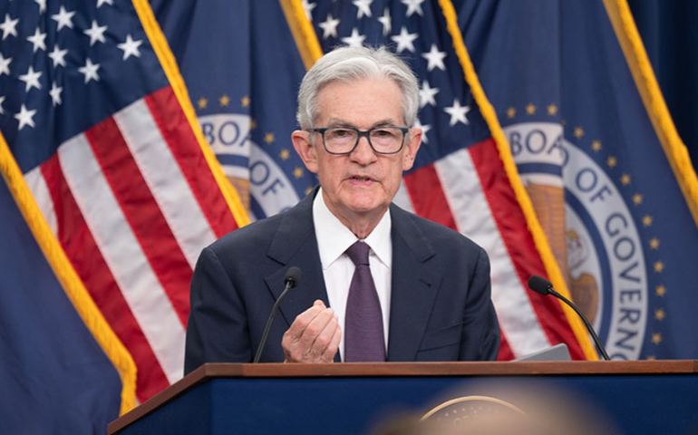 Powell sinaliza que Fed pode reduzir juros em breve, mesmo com riscos de inflação no radar