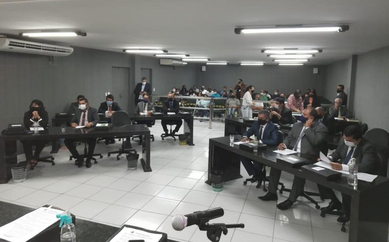 Vereadores repudiam atitude autoritária de Thiago ML