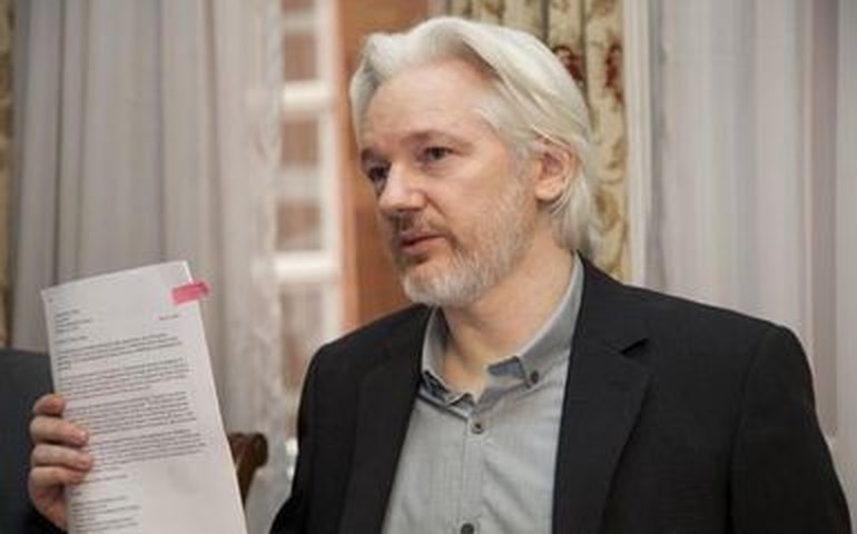 Lula diz que imprensa não se mexe na defesa de Julian Assange