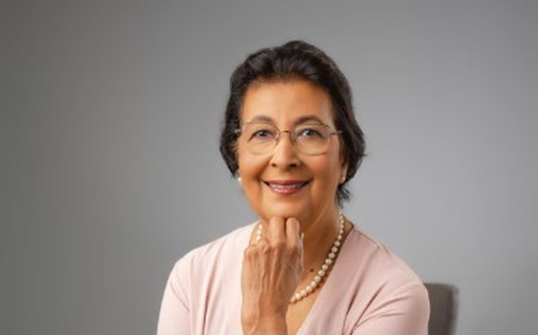 Jennifer Simons toma posse como a primeira presidenta do Suriname