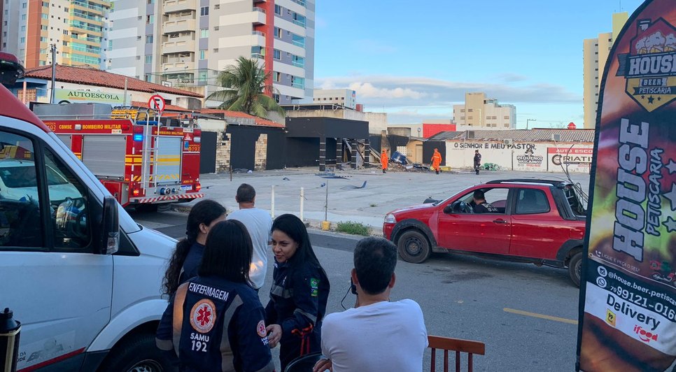 Explosão causa desabamento de lanchonete e deixa duas pessoas feridas em Aracaju