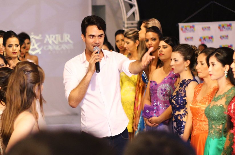 Artur Cavalcante deixou as câmeras para vestir celebridades como estilista