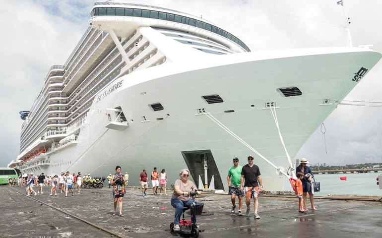 Com 5.546 mil passageiros a bordo, MSC Seashore desembarca em Maceió