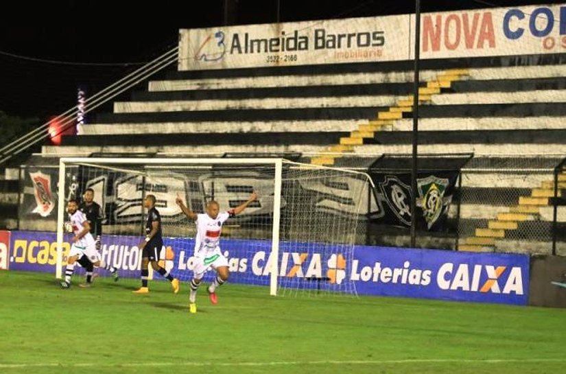 ASA sai atrás, mas arranca o empate em noite inspirada de Reinaldo Alagoano