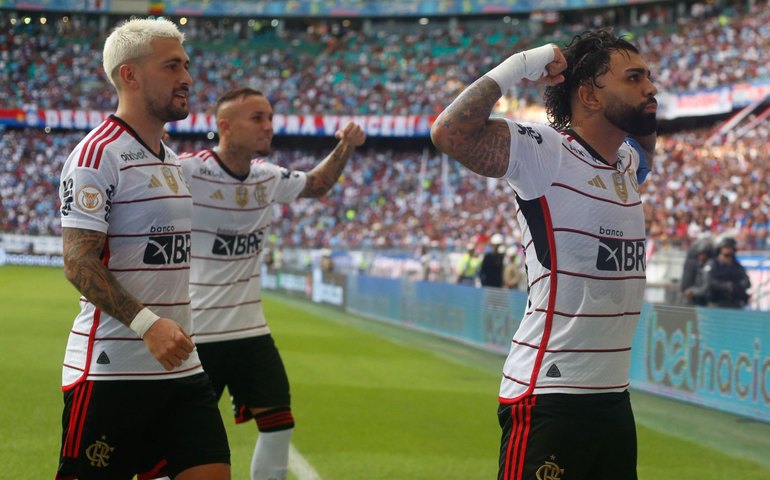 Em jogo com 12 cartões, Flamengo derrota Bahia fora de casa e embala no Brasileirão
