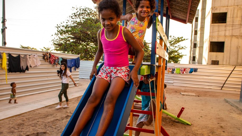 Infraestrutura instala parquinho infantil nos primeiros prédios do Parque da Lagoa