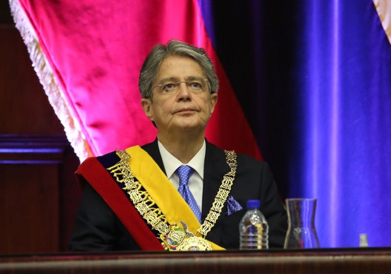 Presidente do Equador dissolve parlamento e convoca eleições após ameaça de impeachment