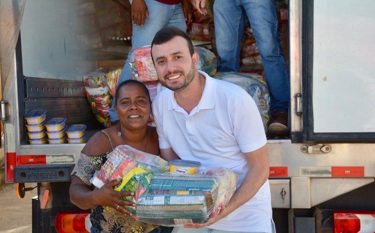 Prefeitura de Anadia realiza entrega de mais uma remessa de cestas básicas