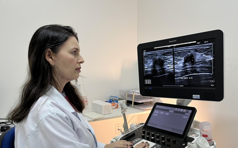 Dia D do Outubro Rosa celebra cuidado e avanços no diagnóstico do câncer de mama no Centro de Diagnóstico da Uncisal