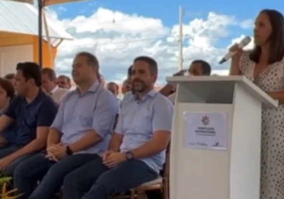Prefeita Cristiane BB devolve chave da prefeitura para Paulo Dantas