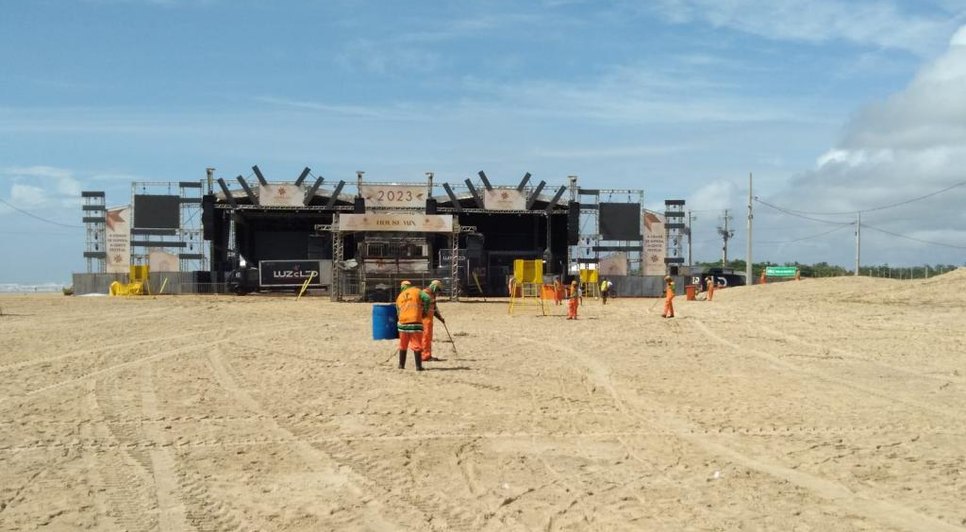 Cerca de 46,5 toneladas de resíduos são recolhidas na Orla da Atalaia / Foto: Foto: Emsurb/ Divulgação