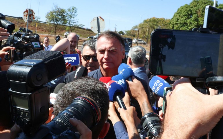 Bolsonarismo pode capitalizar sobre operação contra Jair, mas momento é de Lula, afirma analista