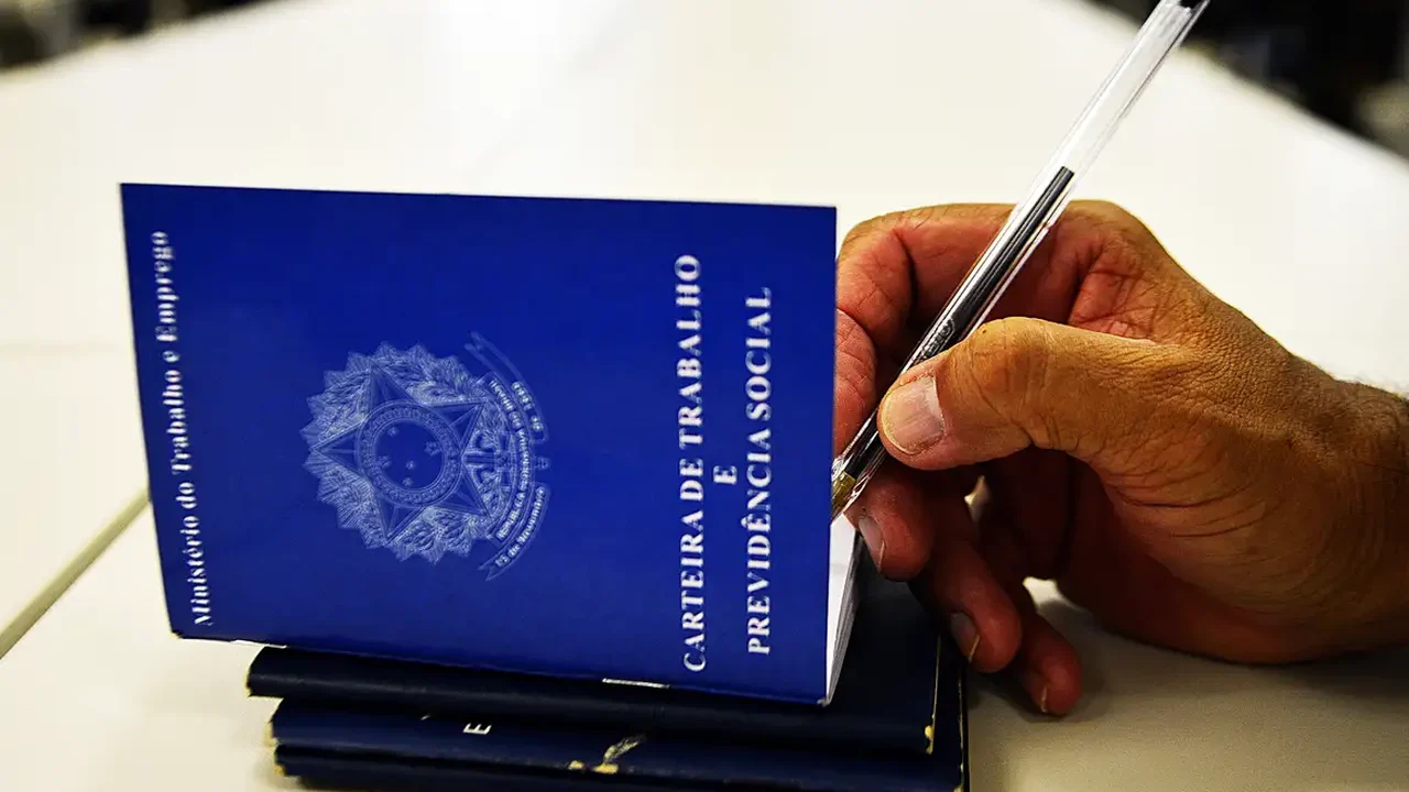 País tem 1,254 milhão de pessoas desempregadas há 2 anos ou mais, aponta IBGE