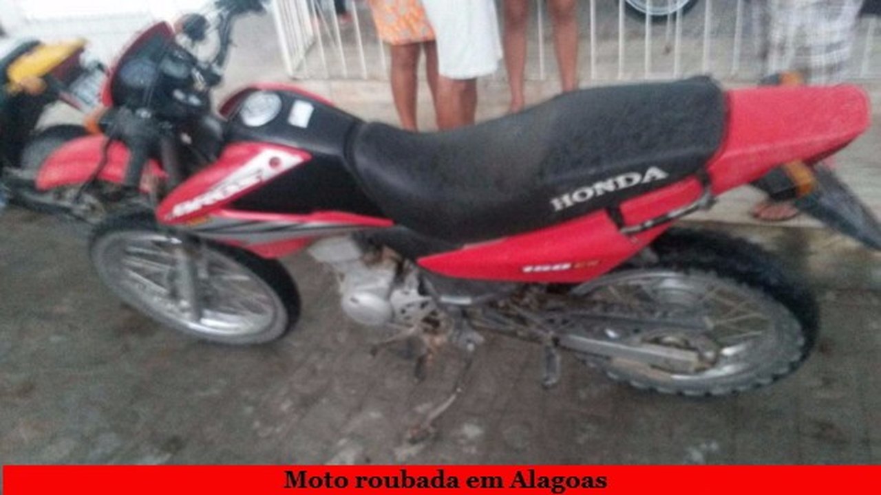 Polícia recupera moto roubada de Alagoas em Águas Belas/PE