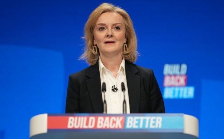 Liz Truss busca acalmar mercado e diz que seguirá com alta no imposto corporativo