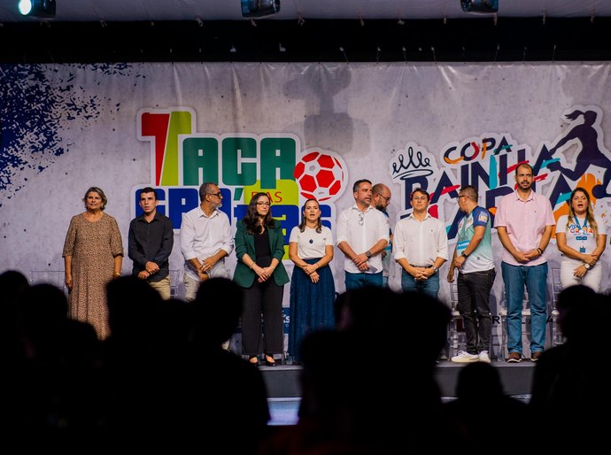 Governador dá pontapé inicial à Copa Rainha Marta e Taça das Grotas com inclusão social de 1,6 mil jovens