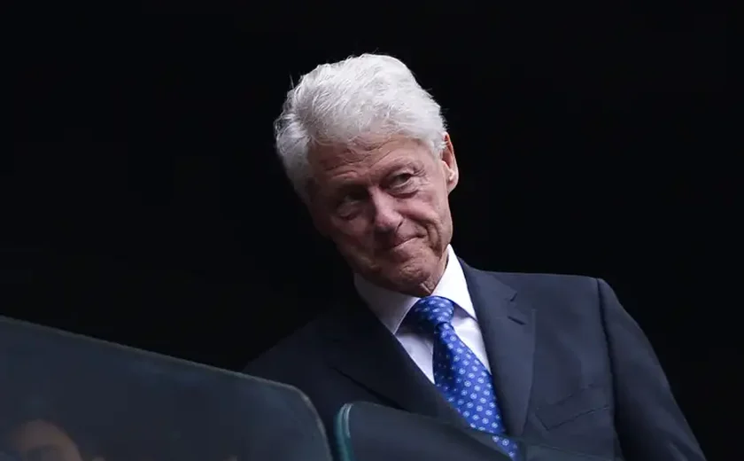 Ex-presidente dos EUA Bill Clinton é hospitalizado com febre