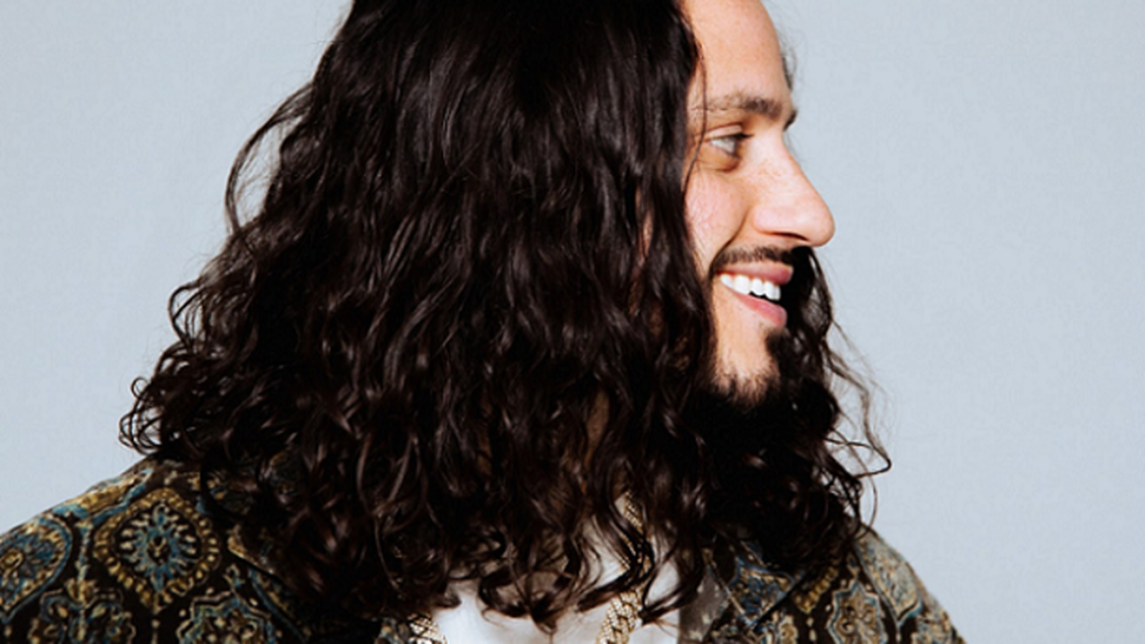 Festejado rapper Russ vem ao Brasil em dezembro
