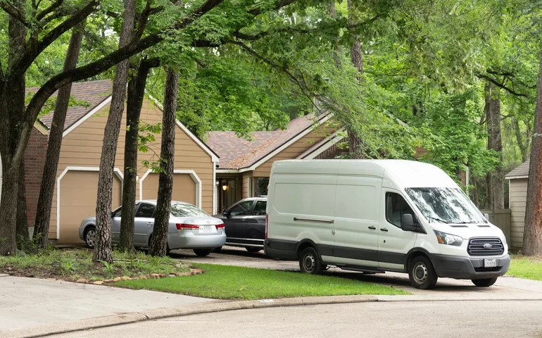 Homem acusado de ataque com coquetel molotov contra a casa do CEO da OpenAI é indiciado por tentativa de homicídio