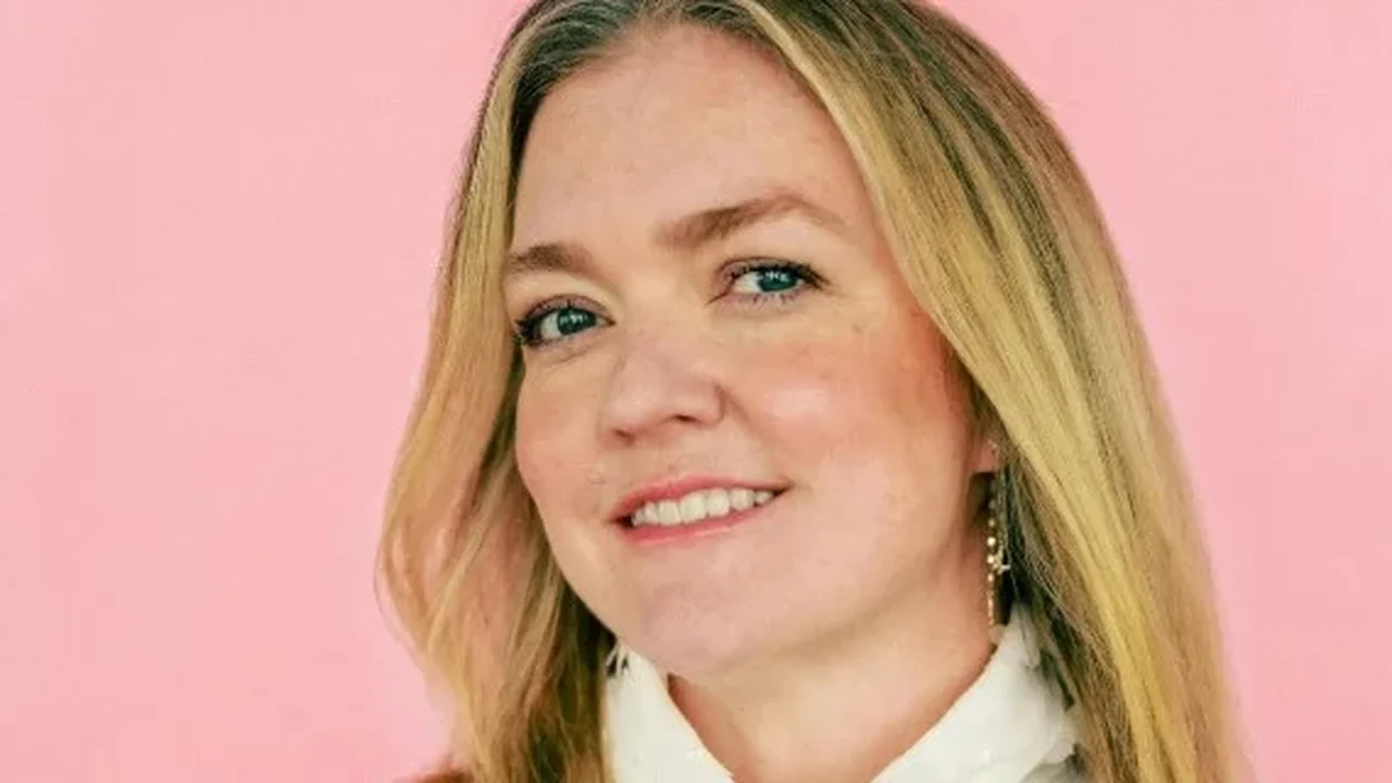Como está Colleen Hoover? Escritora revelou câncer em 2025