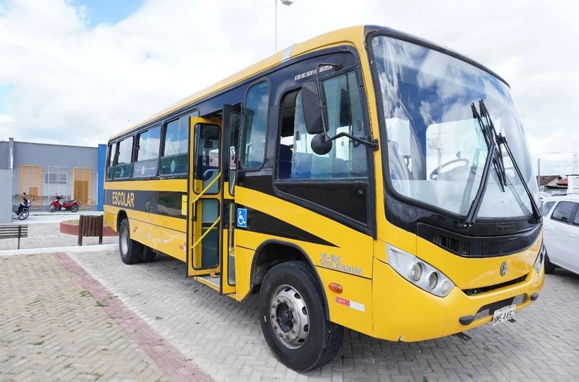 Prefeitura de União entrega ônibus adaptado para transporte exclusivo de crianças da Creche Tia Ericleide